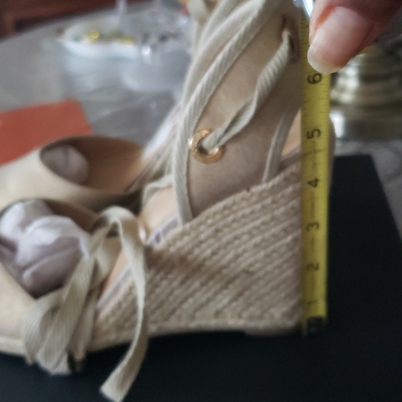 Wrap-around wedges - Picture 2 of 4